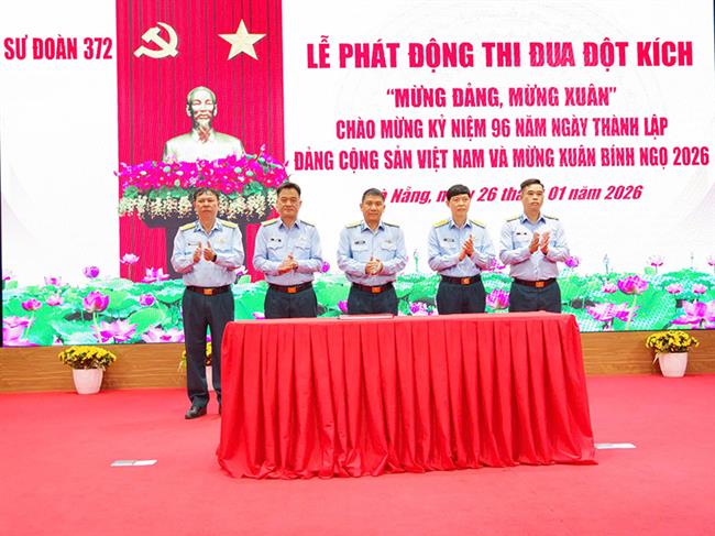 su-doan-372-phat-dong-thi-dua-dot-kich-“mung-dang-mung-xuan”