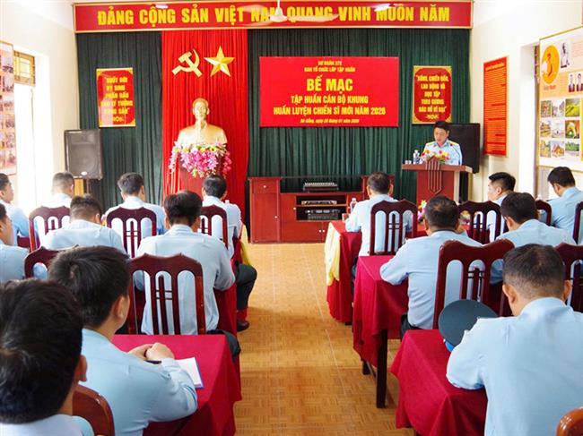 su-doan-372-be-mac-tap-huan-can-bo-khung-huan-luyen-chien-si-moi-nam-2026