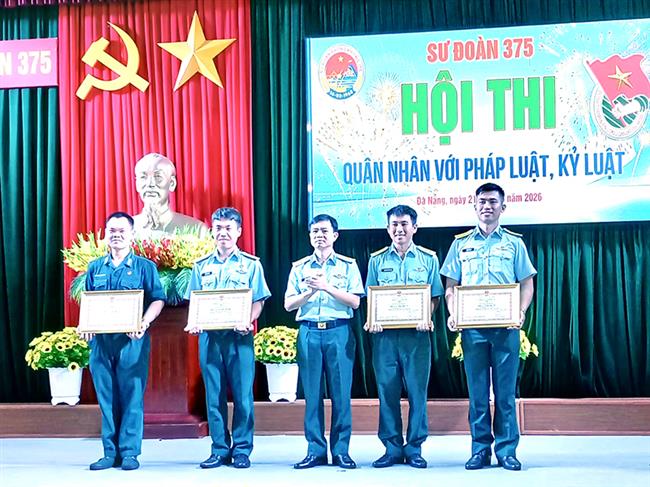 su-doan-375-to-chuc-hoi-thi-“quan-nhan-voi-phap-luat-ky-luat