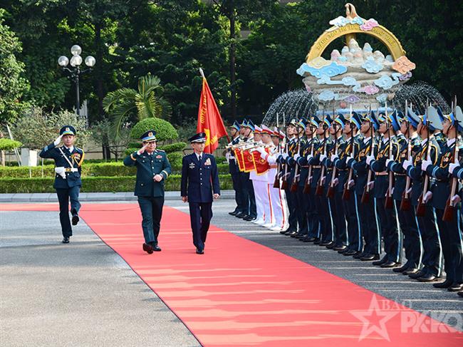 tham-muu-truong-luc-luong-tu-ve-tren-khong-nhat-ban-tham-va-lam-viec-tai-quan-chung-phong-khong-khong-quan