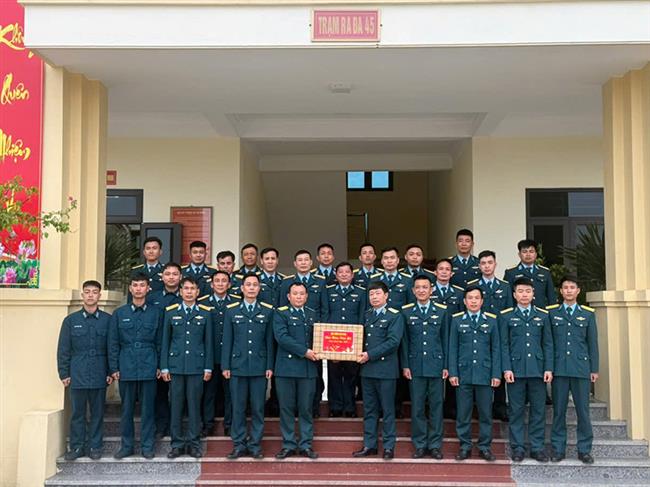 thieu-tuong-hoang-van-lau-chu-nhiem-chinh-tri-quan-chung-pk-kq-tham-chuc-tet-tieu-doan-can-cu-san-bay-vinh-va-tram-ra-da-45