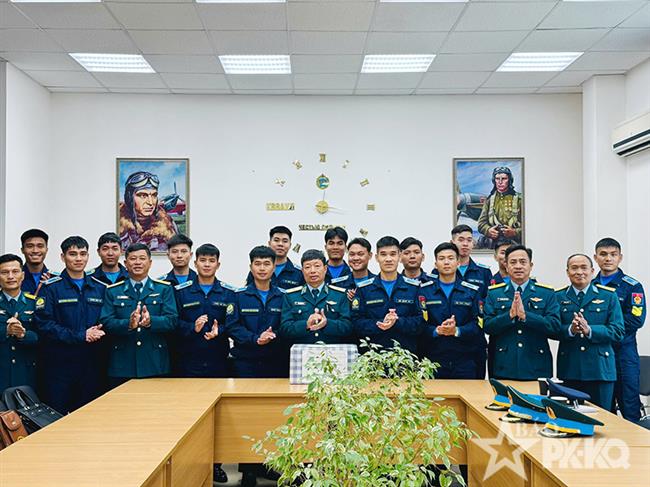 thieu-tuong-hoang-van-lau-chu-nhiem-chinh-tri-quan-chung-pk-kq-tham-co-so-dao-tao-tai-lien-bang-nga