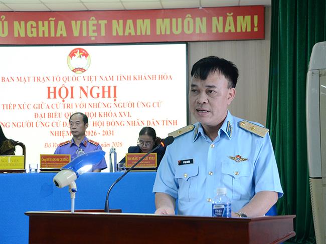 thieu-tuong-vu-dai-duong-pho-tu-lenh-quan-chung-phong-khong-khong-quan-cung-cac-ung-cu-vien-dai-bieu-quoc-hoi-khoa-xvi-tiep-xuc-cu-tri-tai-don-vi-bau-cu-so-4-tinh-khanh-hoa