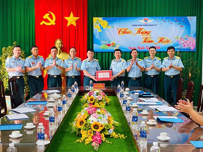 thu-truong-bo-tu-lenh-quan-chung-phong-khong-khong-quan-kiem-tra-san-sang-chien-dau-va-cong-tac-to-chuc-tet-nguyen-dan-binh-ngo-2026