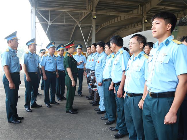 thuong-tuong-pham-truong-son-pho-tong-tham-muu-truong-qdnd-viet-nam-kiem-tra-trung-doan-935-va-nha-may-a42