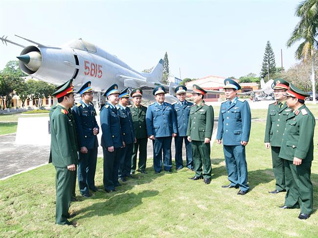 tong-cuc-chinh-tri-quan-doi-nhan-dan-viet-nam-kiem-tra-chuc-tet-trung-doan-khong-quan-923