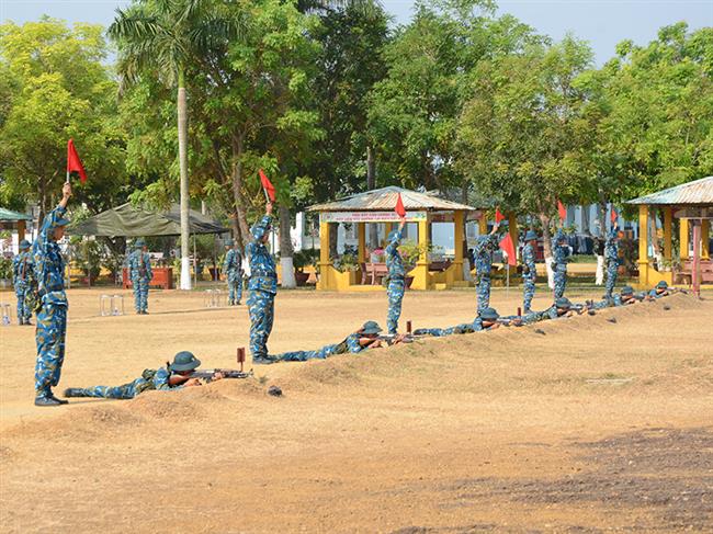 tren-thao-truong-huan-luyen-chien-si-moi-su-doan-375