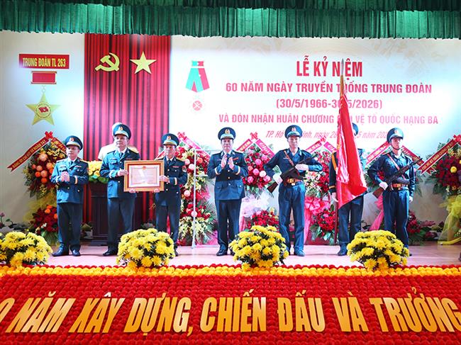 trung-doan-263-ky-niem-60-nam-ngay-truyen-thong-va-don-nhan-huan-chuong-bao-ve-to-quoc-hang-ba