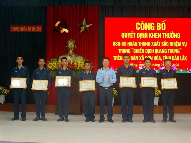 trung-doan-290-khen-thuong-cac-ca-nhan-hoan-thanh-xuat-sac-nhiem-vu-trong-“chien-dich-quang-trung”