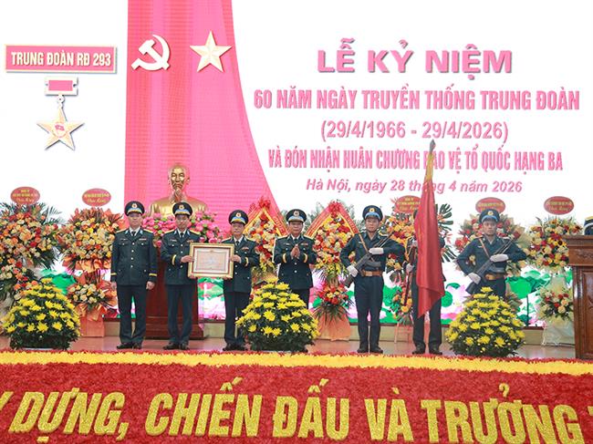 trung-doan-293-ky-niem-60-nam-ngay-truyen-thong-va-don-nhan-huan-chuong-bao-ve-to-quoc-hang-ba