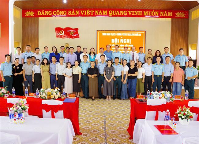trung-doan-929-to-chuc-ket-nghia-voi-truong-pho-thong-dan-toc-noi-tru-thcs-va-thpt-nuoc-oa