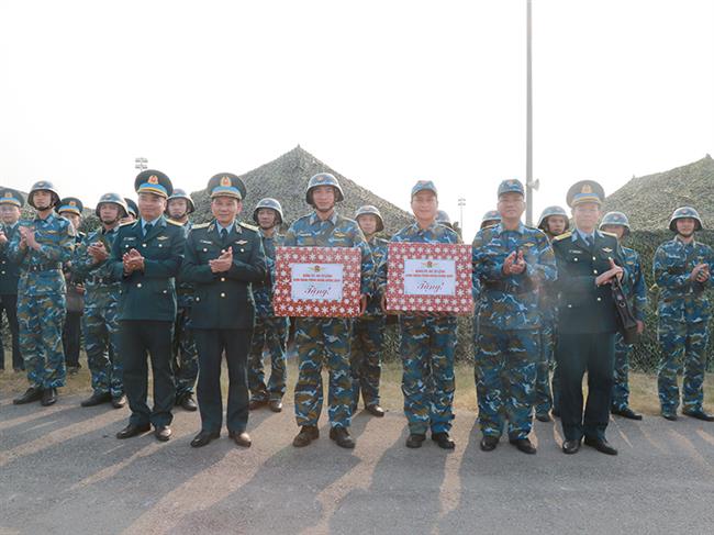 trung-tuong-tran-ngoc-quyen-chinh-uy-quan-chung-phong-khong-khong-quan-dong-vien-cac-luc-luong-truc-bao-ve-dai-hoi-dai-bieu-toan-quoc-lan-thu-xiv-cua-dang