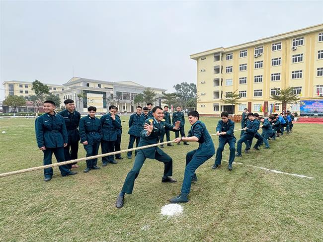 truong-cao-dang-ky-thuat-pk-kq-to-chuc-chuong-trinh-“xuan-canh-troi-tet-tham-tinh-quan-dan”-va-phat-dong-tet-trong-doi-doi-nho-on-bac-ho-nam-2026