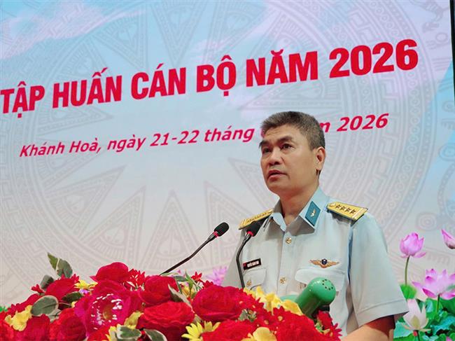 truong-si-quan-khong-quan-tap-huan-can-bo-nam-2026