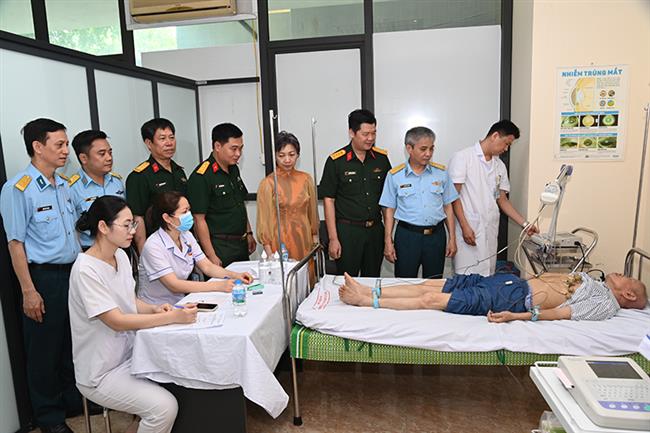vien-y-hoc-phong-khong-khong-quan-kham-cap-thuoc-cho-cac-doi-tuong-chinh-sach-phuong-phuong-liet-ha-noi