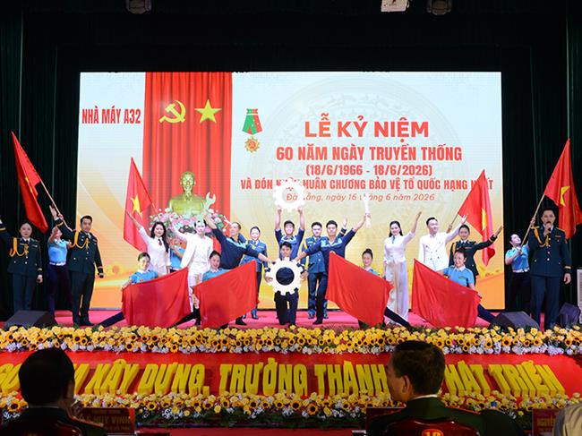 nha-may-a32-sau-muoi-nam-lam-chu-cong-nghe-sua-chua-may-bay-chien-dau