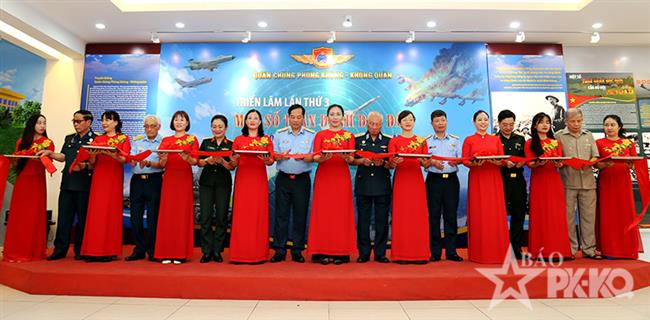 quan-chung-phong-khong-khong-quan-khai-mac-trien-lam-lan-thu-3-mot-so-tran-danh-doc-dao-cua-bo-doi-phong-khong-khong-quan